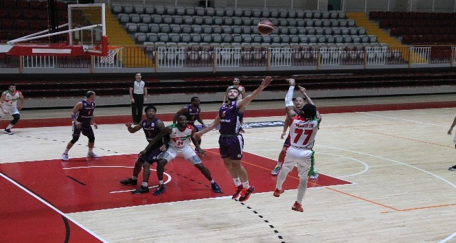 Türkiye Basketbol Ligi: Semt77 Yalovaspor: 83 - Sigortam.net: 86