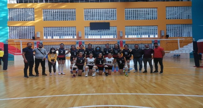 Van Büyükşehir Belediyesi Kadın Voleybol Takımı sezonu galibiyetle açtı