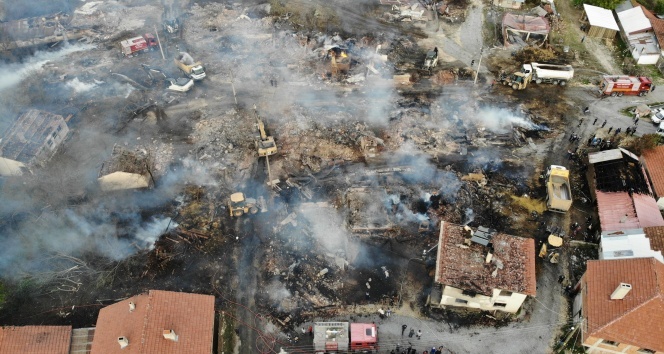 Bolu’da, 12 evin yandığı köy havadan görüntülendi