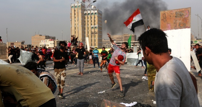 Irak’taki protestolarda şiddet olayları artarak devam ediyor
