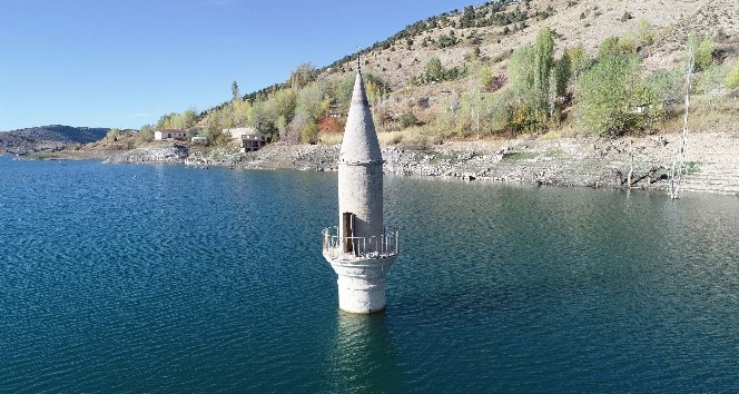 Yaşanan kuraklığı minareye bakıp ölçüyorlar