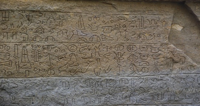 2 bin 800 yıllık maden yazıtının replikası müzede sergileniyor