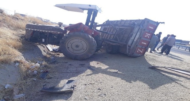 Diyarbakır’da traktör ile minibüs çarpıştı: 2 yaralı