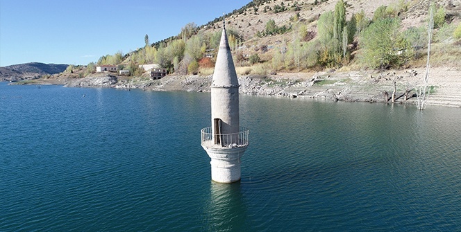 Yaşanan kuraklığı minareye bakıp ölçüyorlar