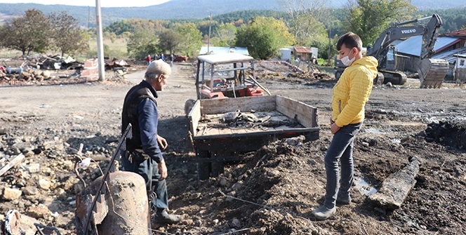 Bolu’da 12 evin yandığı köyde enkaz kaldırma çalışması başladı