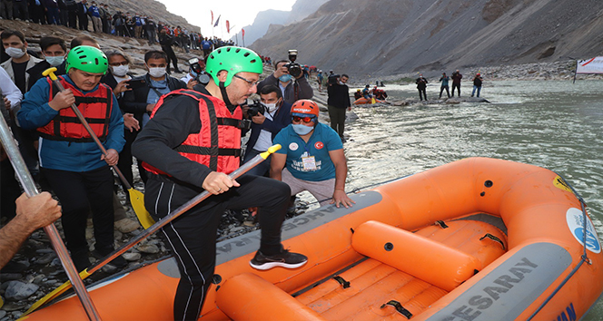 Bakan Kasapoğlu, Zap Nehri&#039;nde rafting yaptı