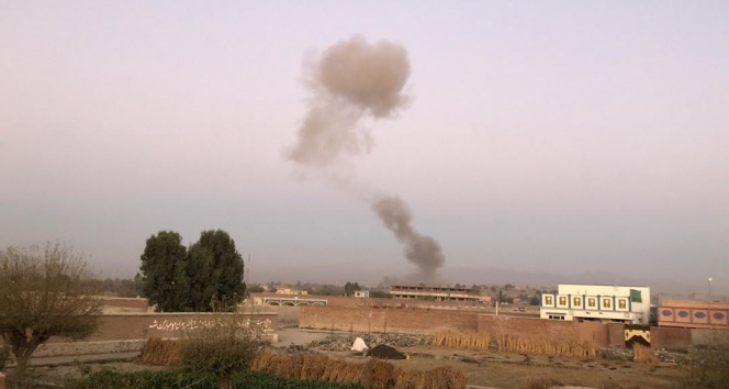 Afganistan’da valilik binası önünde bombalı saldırı: 2 ölü