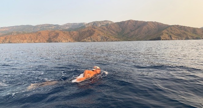Rekortmen yüzücünün 29 kilometrelik “Cumhuriyet Yüzüşü” başladı