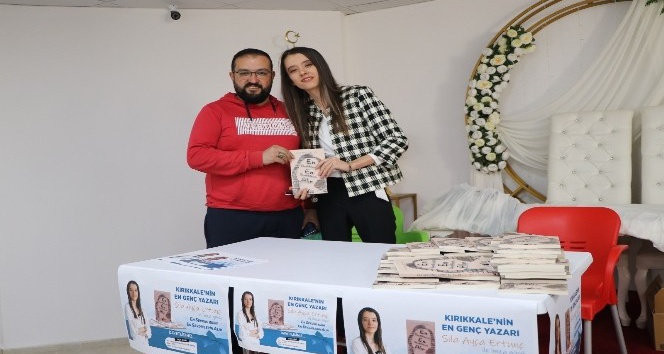 18 yaşındaki genç yazar okurlarıyla buluştu