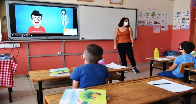 Sağlıkçılardan öğretmen ve öğrencilere korona virüs eğitimi