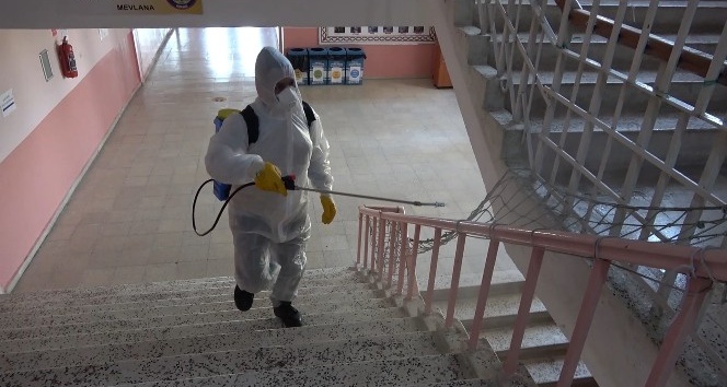 Korona virüse karşı dezenfeksiyon çalışması yapılıyor