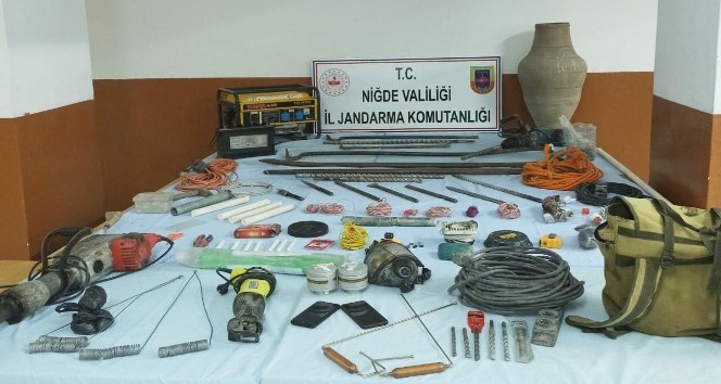 Jandarma gaz maskeli definecileri suçüstü yakaladı