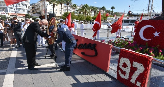 Cumhuriyet Bayramının 97.yılında Marmaris’te çelenk sunma töreni yapıldı