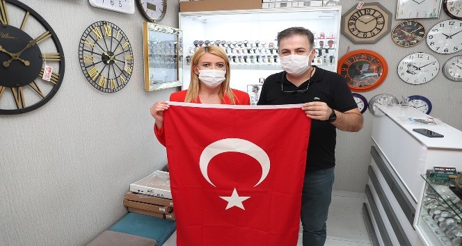 Merkezefendi Belediyesinden esnaf ve vatandaşa Türk bayrağı