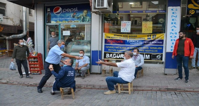 Ergani Belediyesi vatandaşlara kandil simidi dağıttı