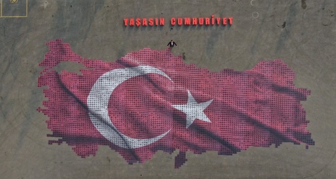 Cumhuriyet sevgisini Bursa’da dev tablo ile sergilediler