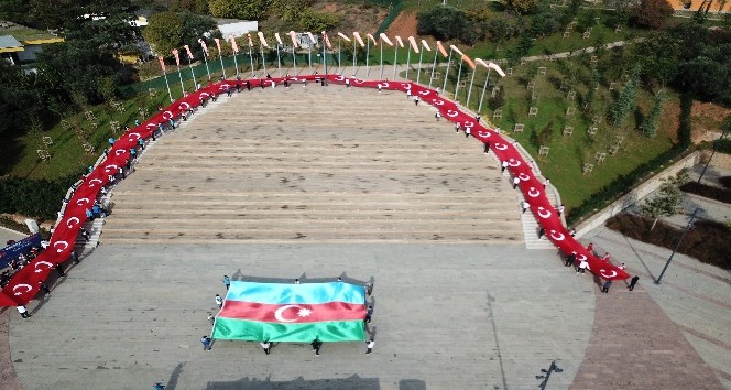 97 metrelik dev Türk bayrağı Cumhuriyet Bayramı’na özel  Pendik Millet Bahçesi’nde açıldı