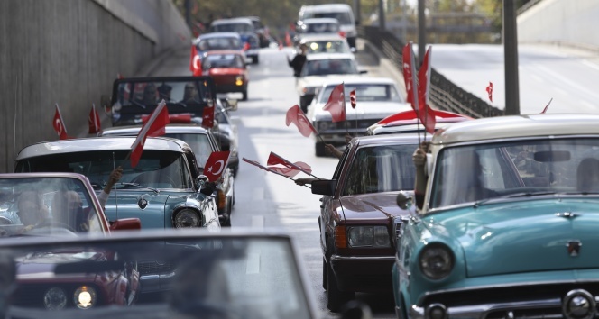 Başkent’te klasik otomobillerden &#039;Cumhuriyet Bayramı&#039; konvoyu