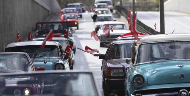 Başkent’te klasik otomobillerden 'Cumhuriyet Bayramı' konvoyu