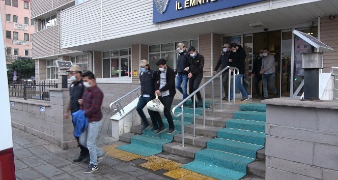 FETÖ üyesi askerlere ’ankesör’ operasyonu: 7 gözaltı