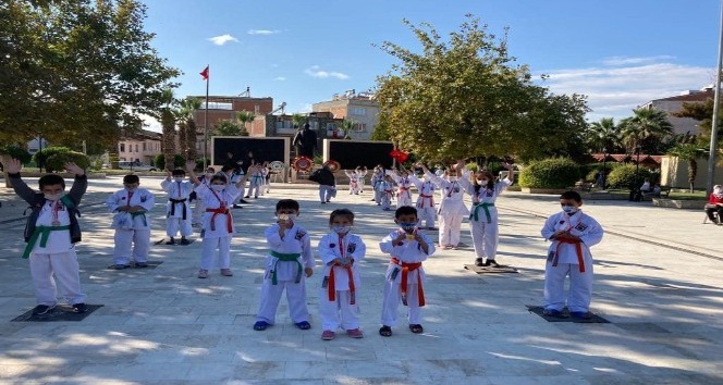 Cumhuriyet Karate Turnuvasına Sarayköy damga vurdu
