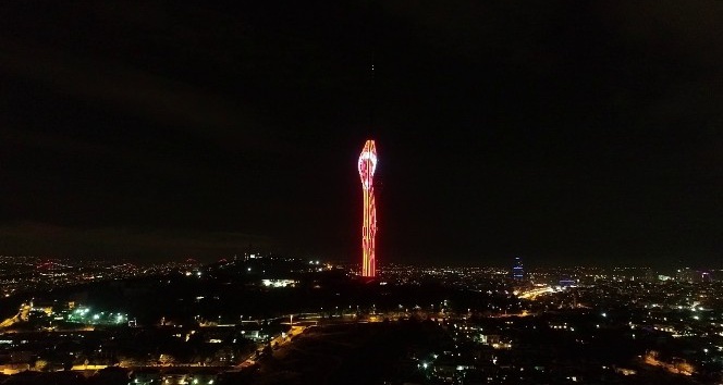 Çamlıca Kulesi’ndeki ‘Cumhuriyet’ temalı ışık şöleni havadan görüntülendi