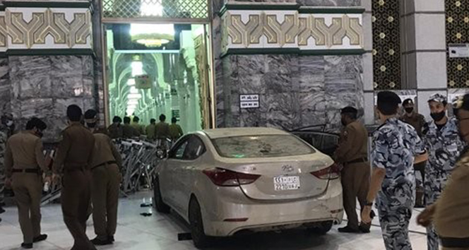 Mekke’de bir kişi aracıyla Mescid-i Haram&#039;a daldı