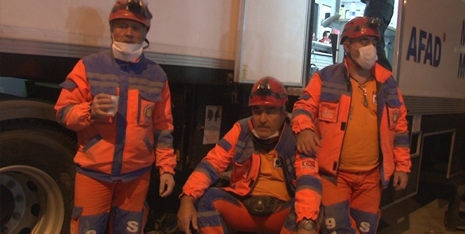 İzmir'de depremin yorulmak bilmeyen kahramanları