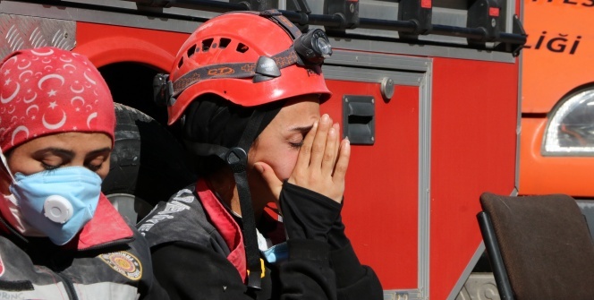 Depremin kahramanları üzüntü ve sevinci bir arada yaşıyor