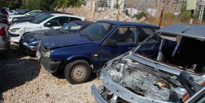 Akılalmaz oyun! lüks araçları sahipleri parçaladı