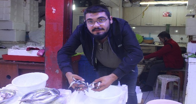 Giresun’da yerli hamsi tezgahlarda yerini 20 TL’den aldı