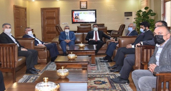 Kuveyt Büyükelçisi Al-Zawawi Rektör Özcoşar ile bir araya geldi