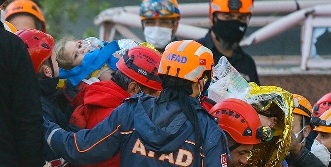 Minik Ayda 91 saat sonra enkaz altından çıkartıldı