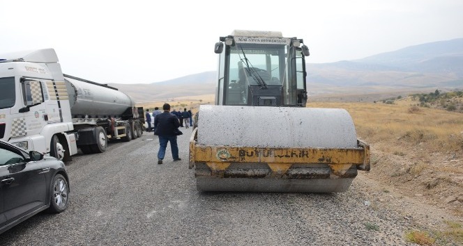 Malatya kırsalında 4 mahallenin grup yolunu asfaltladı