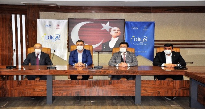 Uludere Gezen Tavukçuluk Projesinin protokolü imzalandı