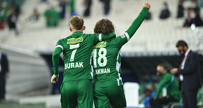 Bursaspor'un genç futbolcuları Ali Akman ve Burak Kapacak ...