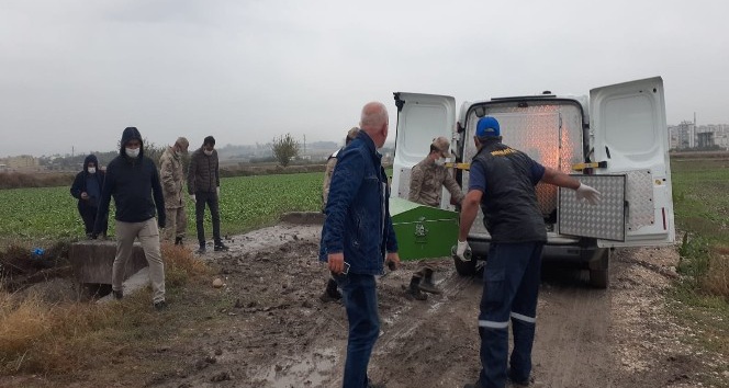 Öldürdüğü arkadaşlarıyla fotoğraf çektirmiş