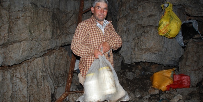 Siparişleri yazın alıyor, müşteriye özel üretip soğuk hava depolarında bekletiyorlar