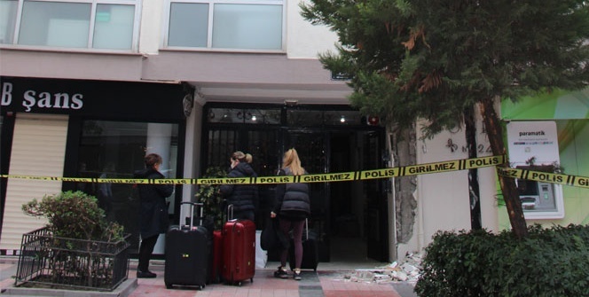İzmir’in lüks semtindeki bina, çatlaklar nedeniyle boşaltılıyor