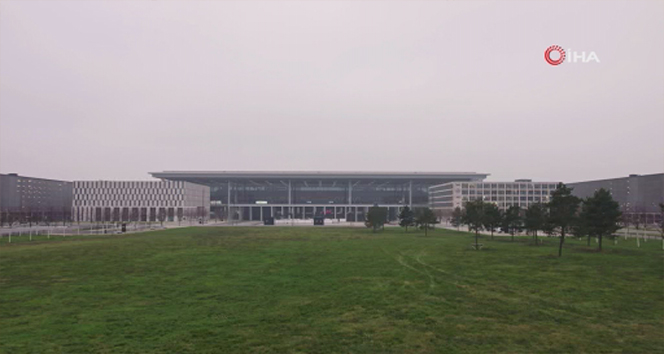 Berlin Havalimanı 9 yıl gecikmeli açıldı, sorunlar çözülemedi