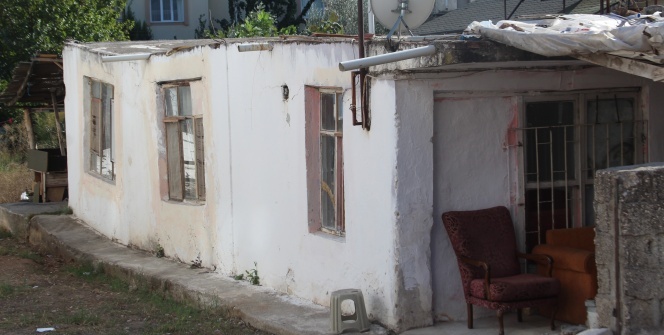 Çeyrek asır önce doldurulan arıklar üzerine yapılan evlerde diken üzerinde hayatlar