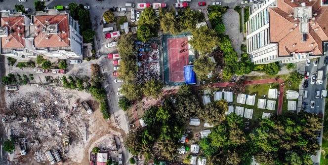 Deprem sonrası şehirdeki tahribat havadan görüntülendi