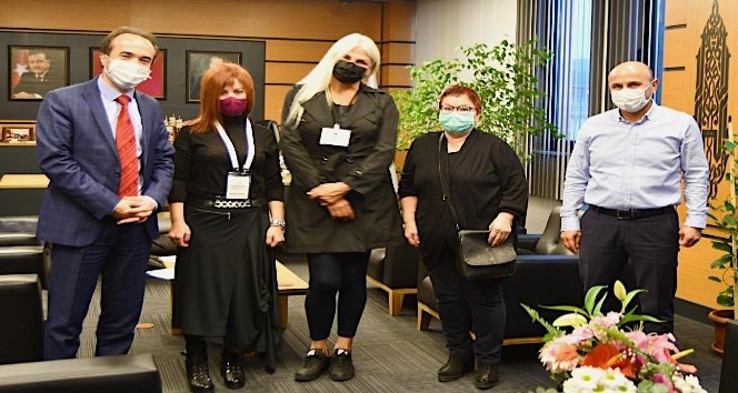 “Sokaktaki dostlarımız bizim için önemlidir”