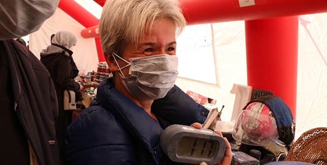 Depremzedeler anılarını almaya geldi