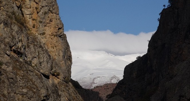 Tunceli’de kar ve sonbaharın görsel şöleni