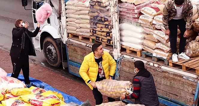 Ünlü isim deprem bölgesine iki tır dolusu yardım ulaştırdı