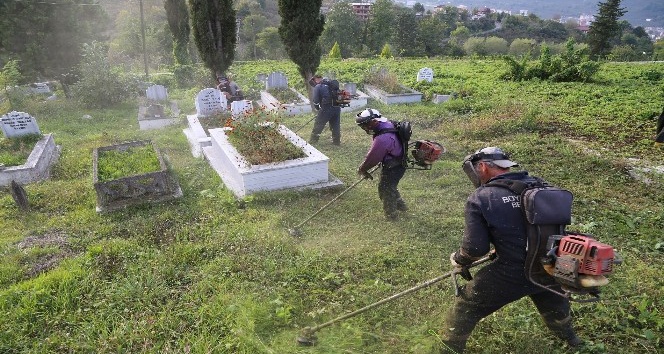 Ordu’da mezarlıklarda sonbahar temizliği