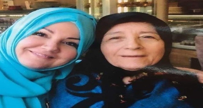 İkbal Gürpınar’ın annesi korona virüs nedeniyle hayatını kaybetti