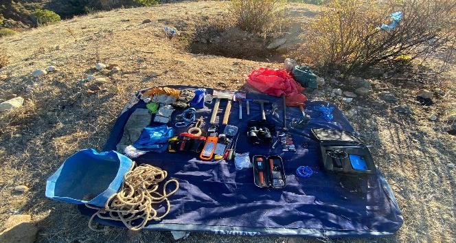 Komşu ilden gelip kaçak kazı yaparken suçüstü yakalandılar