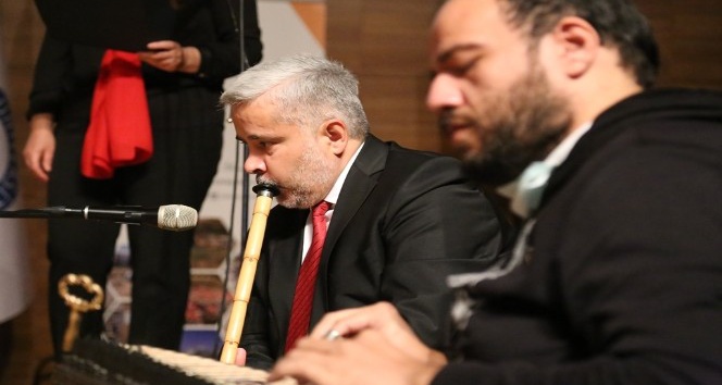 Azerbaycan konserine Rektör Şahin ney üfleyerek eşlik etti